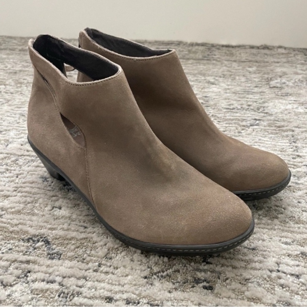 Dansko Bonita Taupe Suede Boots Size 39 US 8.5-9 Womens